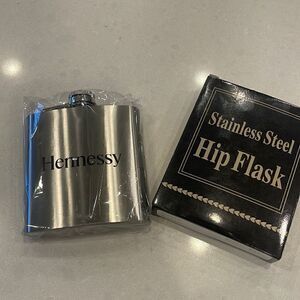 Hennessy stainless steel hip flask new with box 6 ounce great gift.